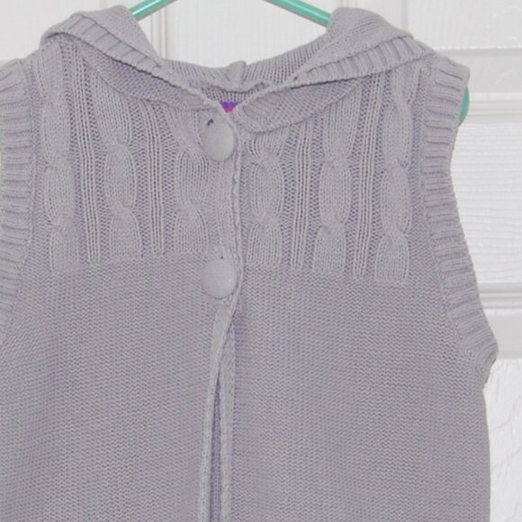 Greendog Girls Size 6, Gray 2-Button Knit Vest, Sleeveless Cardigan - Picture 4 of 9